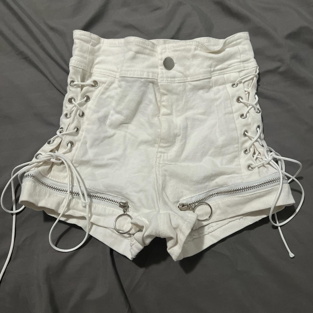 Lace up Jean shorts with zippers - Picture 3 of 4